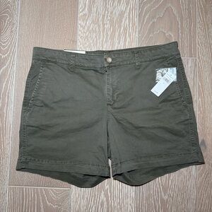 GAP Girlfriend 5” Khaki Shorts Olive Green Size 8/29 NWT